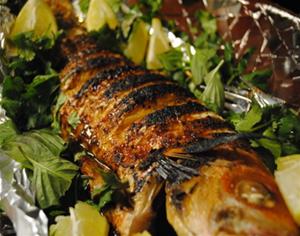 Recepty pecena ryba so zeleninou a rozmarinom